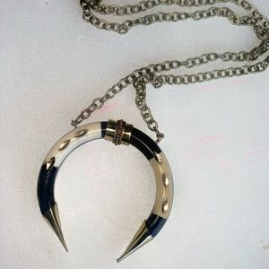 Long horn necklace